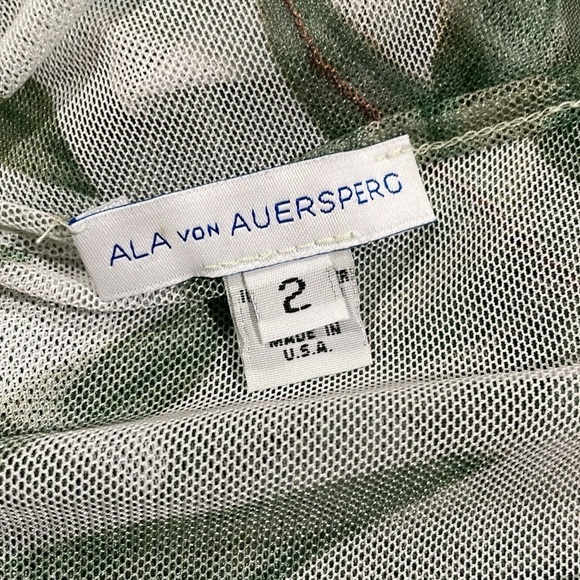 Ala von Auersperg Artemisia Mesh Poncho In Queen Palm - Picture 4 of 10